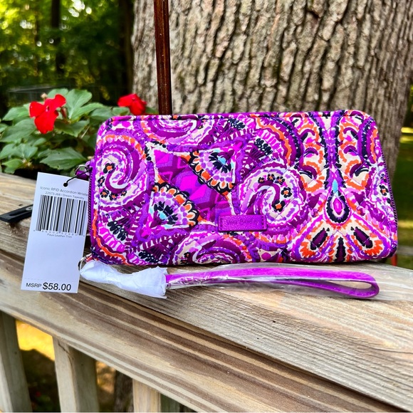 Vera Bradley Handbags - NWT Vera Bradley Iconic RFID Accordion Wristlet Wallet Dream Tapestry beautiful